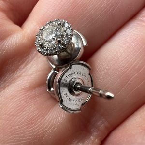 Earrings in platinum with round brilliant diamonds